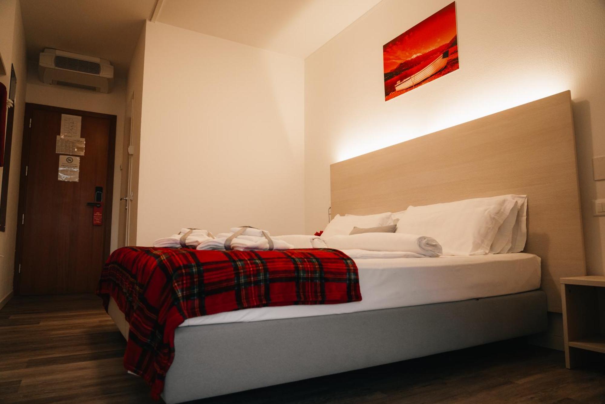 Hotel Internazionale Luino Ngoại thất bức ảnh